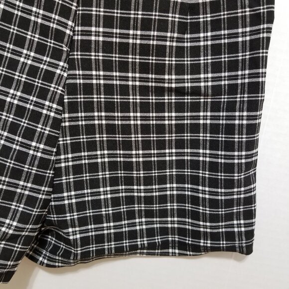 Altar'd State skort Medium Bonnie plaid button accent mini stretch - Picture 11 of 16